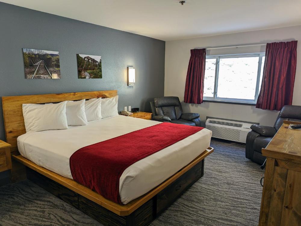 King Room - Non-Smoking interior